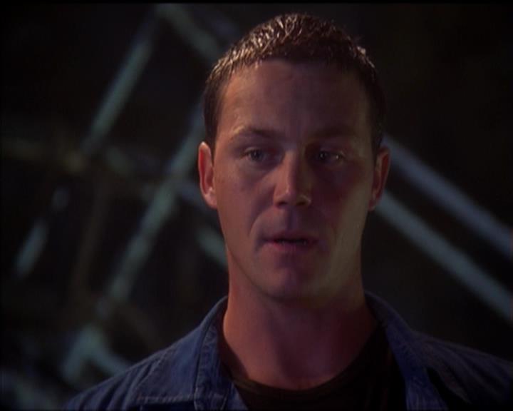 Charmed-Online_dot_net-5x01-2AWitchTail2374.jpg