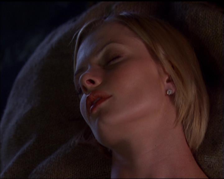 Charmed-Online_dot_net-5x01-2AWitchTail2418.jpg