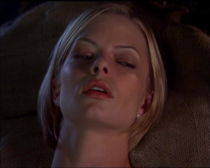 Charmed-Online_dot_net-5x01-2AWitchTail2424.jpg