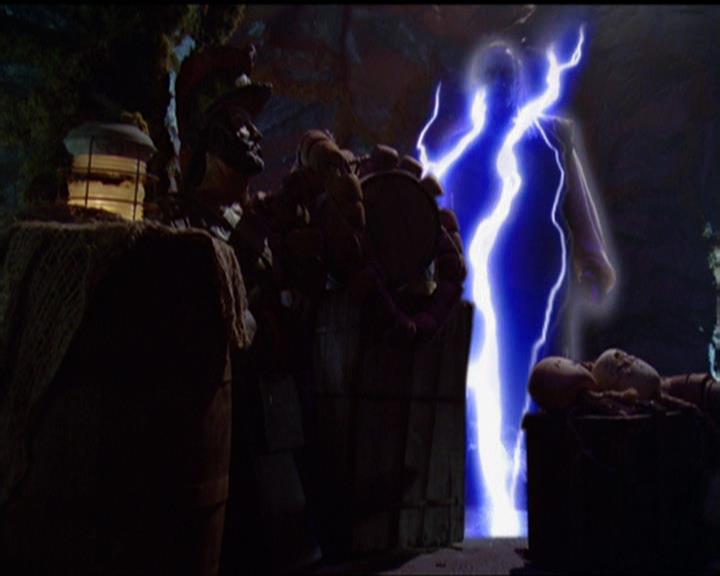 Charmed-Online_dot_net-5x02AWitchsTailPart2-0149.jpg