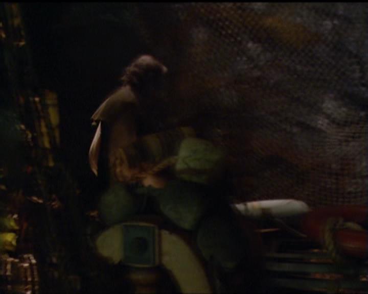 Charmed-Online_dot_net-5x02AWitchsTailPart2-0159.jpg