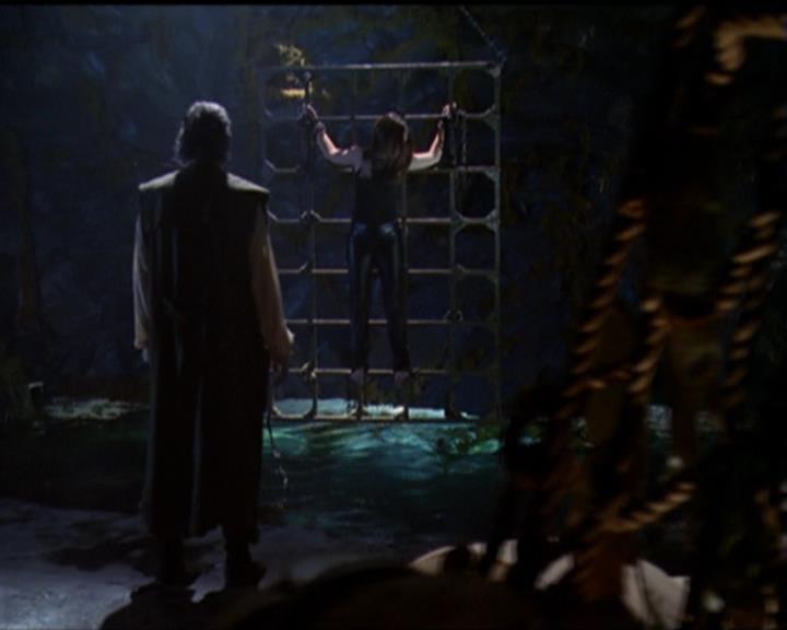 Charmed-Online_dot_net-5x02AWitchsTailPart2-1579.jpg