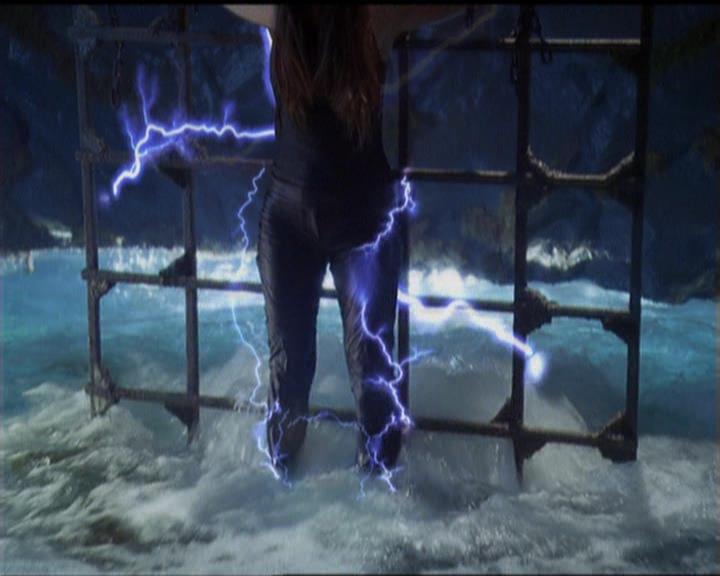 Charmed-Online_dot_net-5x02AWitchsTailPart2-1797.jpg