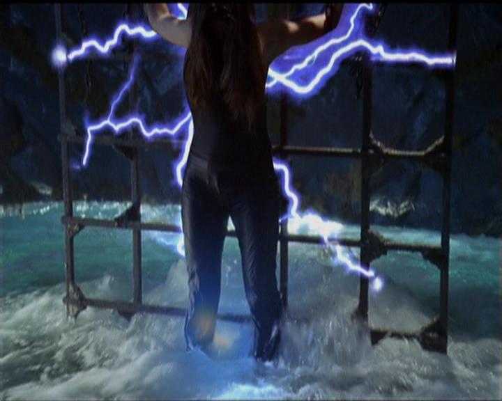 Charmed-Online_dot_net-5x02AWitchsTailPart2-1798.jpg