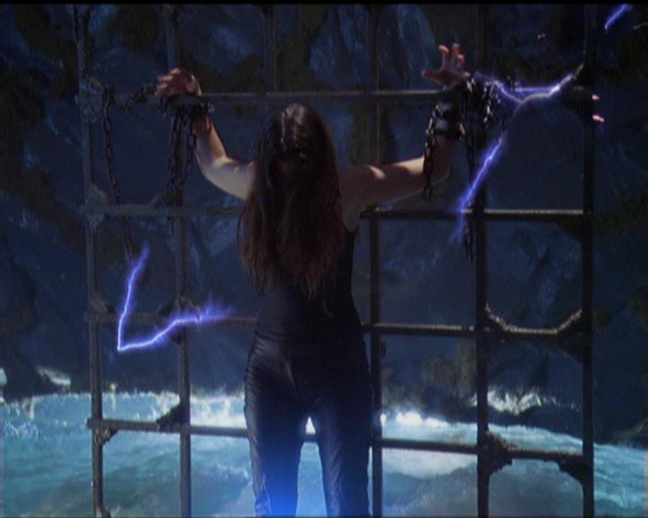 Charmed-Online_dot_net-5x02AWitchsTailPart2-1803.jpg