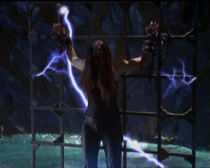 Charmed-Online_dot_net-5x02AWitchsTailPart2-1804.jpg