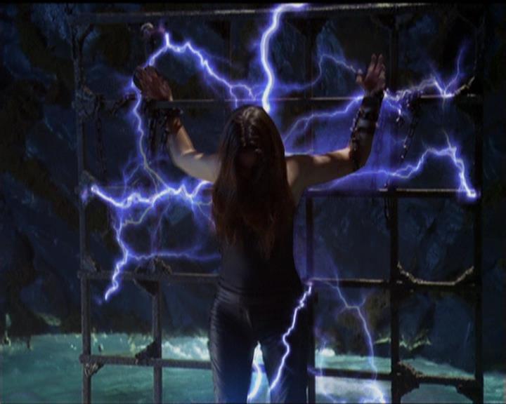 Charmed-Online_dot_net-5x02AWitchsTailPart2-1809.jpg