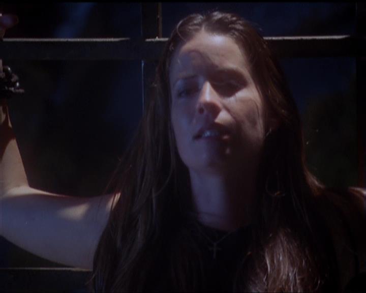Charmed-Online_dot_net-5x02AWitchsTailPart2-1842.jpg