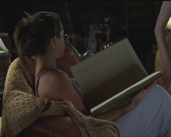 Charmed-Online_dot_net-5x03HappelyEverAfter0014.jpg