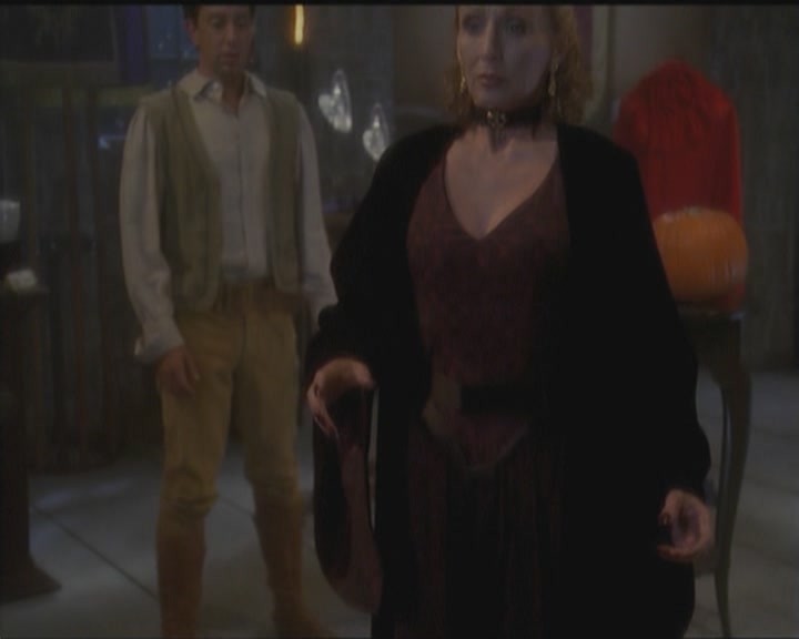 Charmed-Online_dot_net-5x03HappelyEverAfter0154.jpg