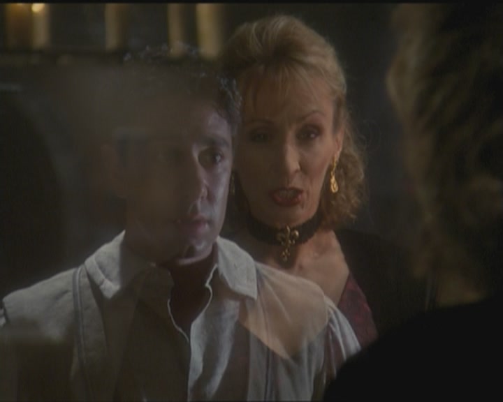 Charmed-Online_dot_net-5x03HappelyEverAfter0200.jpg