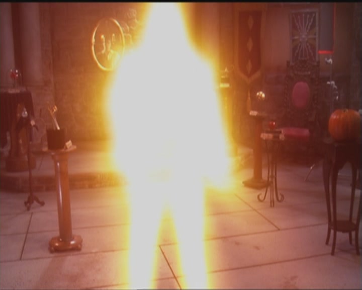 Charmed-Online_dot_net-5x03HappelyEverAfter0425.jpg