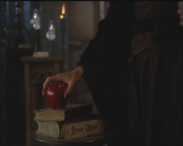 Charmed-Online_dot_net-5x03HappelyEverAfter0804.jpg