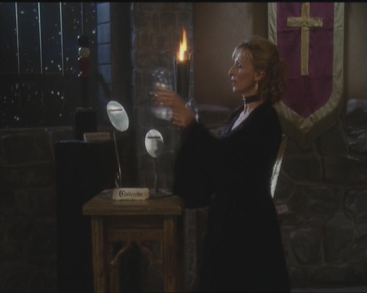 Charmed-Online_dot_net-5x03HappelyEverAfter0812.jpg