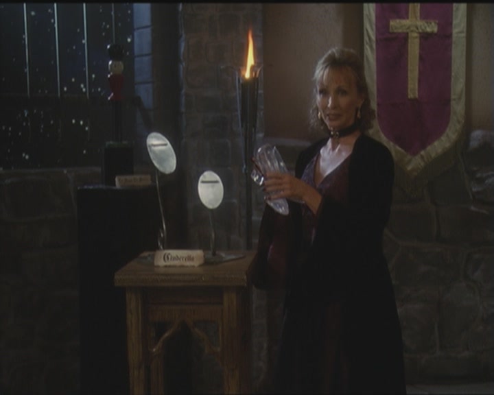 Charmed-Online_dot_net-5x03HappelyEverAfter0813.jpg