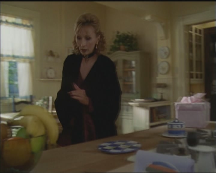 Charmed-Online_dot_net-5x03HappelyEverAfter0883.jpg
