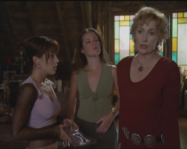 Charmed-Online_dot_net-5x03HappelyEverAfter0981.jpg