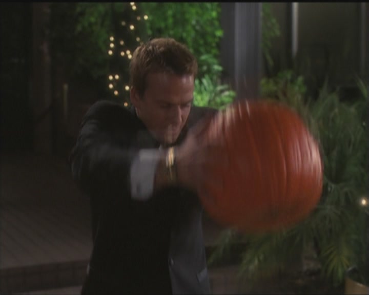 Charmed-Online_dot_net-5x03HappelyEverAfter2000.jpg