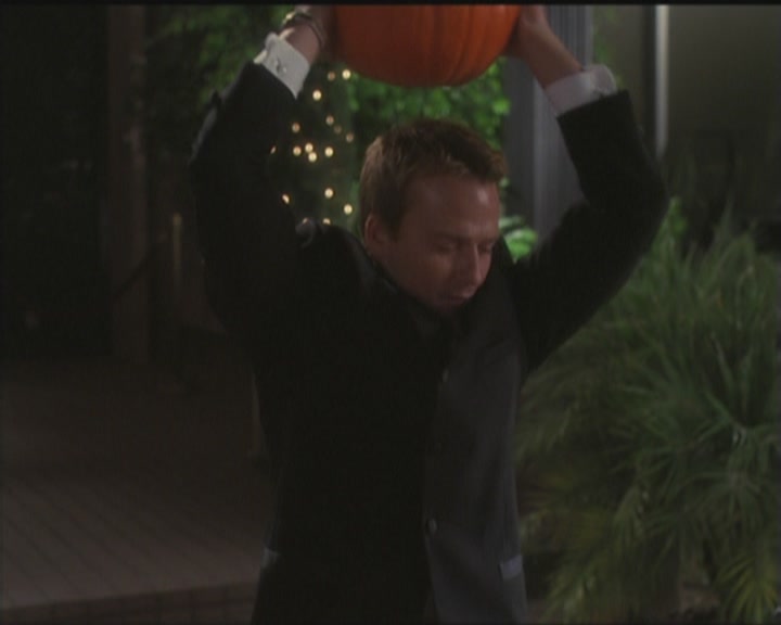 Charmed-Online_dot_net-5x03HappelyEverAfter2001.jpg