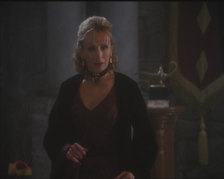 Charmed-Online_dot_net-5x03HappelyEverAfter2150.jpg