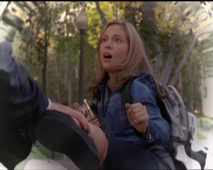 Charmed-Online_dot_net-5x03SirensSong0011.jpg