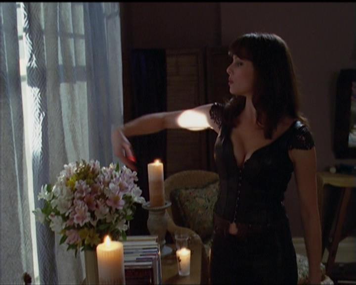 Charmed-Online_dot_net-5x03SirensSong0105.jpg