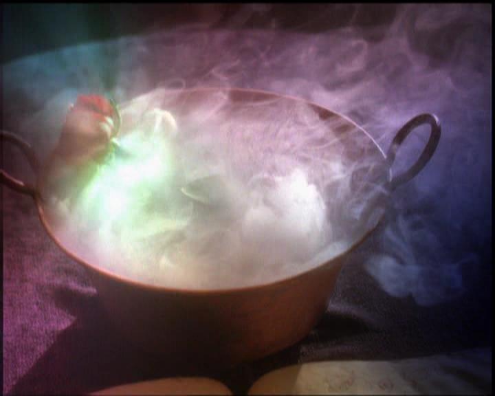Charmed-Online_dot_net-5x03SirensSong0213.jpg