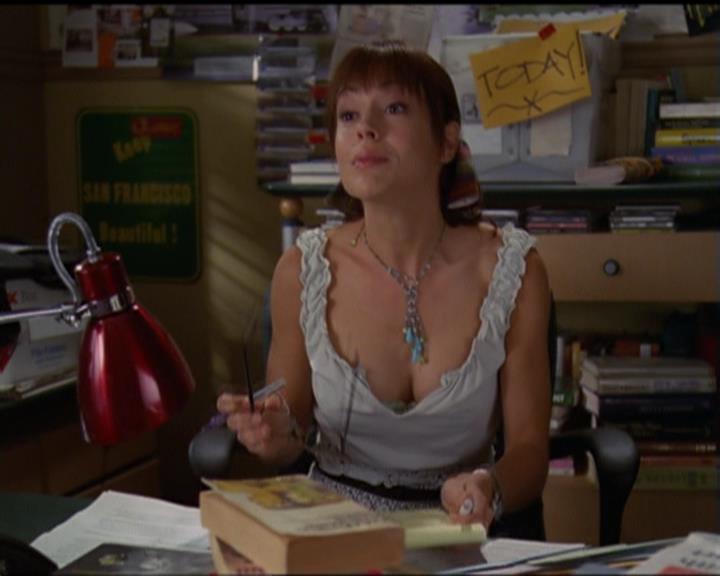 Charmed-Online_dot_net-5x03SirensSong0524.jpg