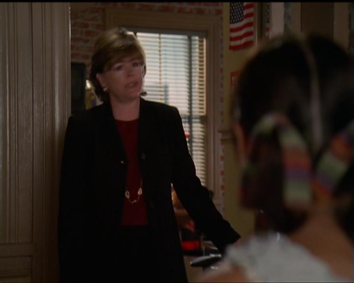 Charmed-Online_dot_net-5x03SirensSong0527.jpg
