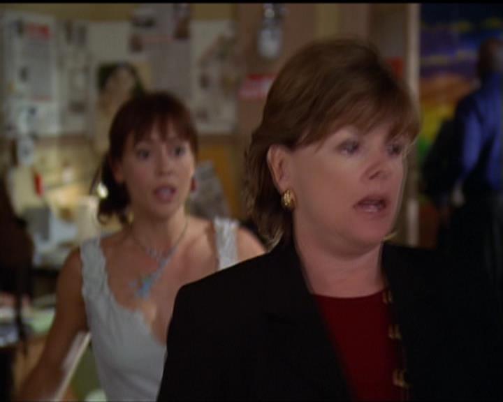 Charmed-Online_dot_net-5x03SirensSong0559.jpg