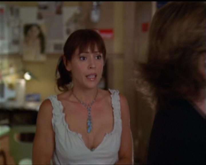 Charmed-Online_dot_net-5x03SirensSong0560.jpg