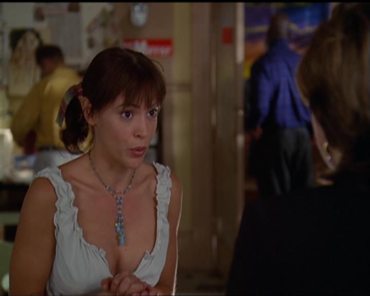 Charmed-Online_dot_net-5x03SirensSong0570.jpg