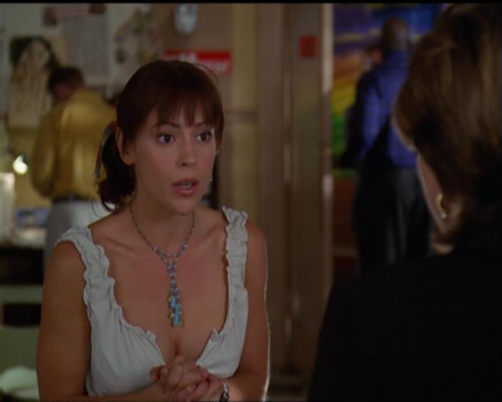 Charmed-Online_dot_net-5x03SirensSong0571.jpg