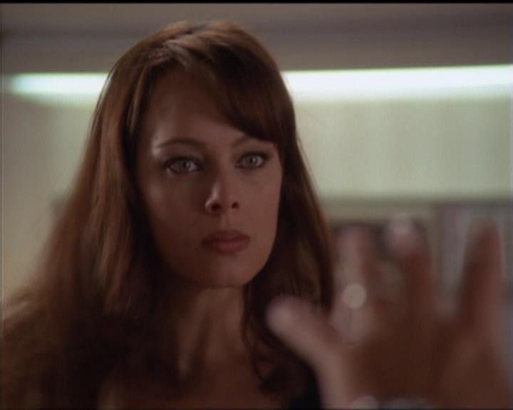 Charmed-Online_dot_net-5x03SirensSong0898.jpg
