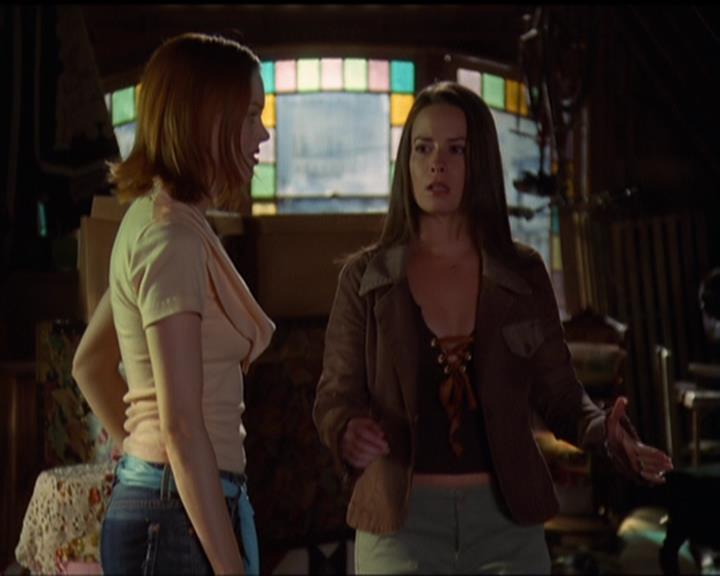 Charmed-Online_dot_net-5x03SirensSong0928.jpg