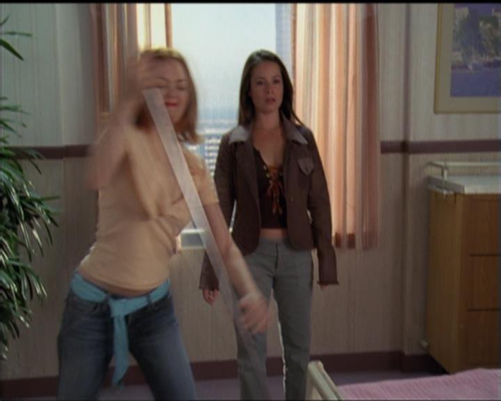 Charmed-Online_dot_net-5x03SirensSong0944.jpg
