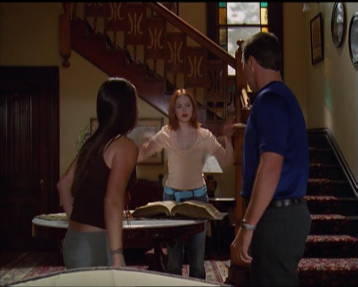 Charmed-Online_dot_net-5x03SirensSong1102.jpg