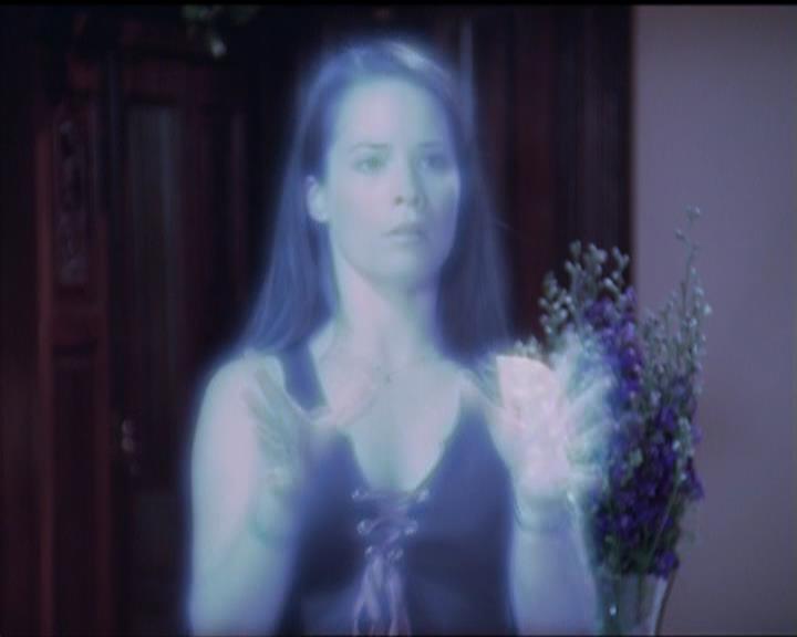 Charmed-Online_dot_net-5x03SirensSong1108.jpg