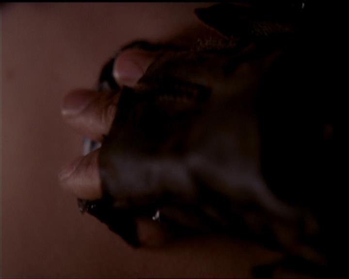 Charmed-Online_dot_net-5x03SirensSong1198.jpg