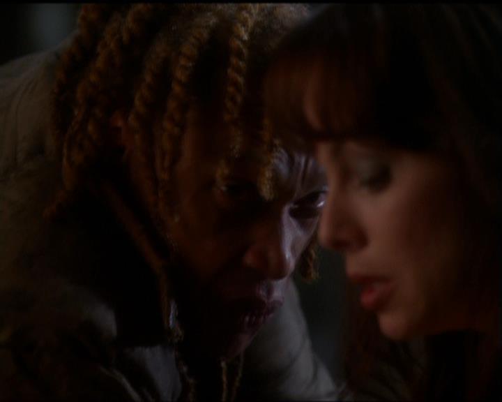Charmed-Online_dot_net-5x03SirensSong1201.jpg