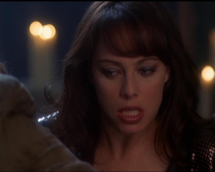Charmed-Online_dot_net-5x03SirensSong1202.jpg
