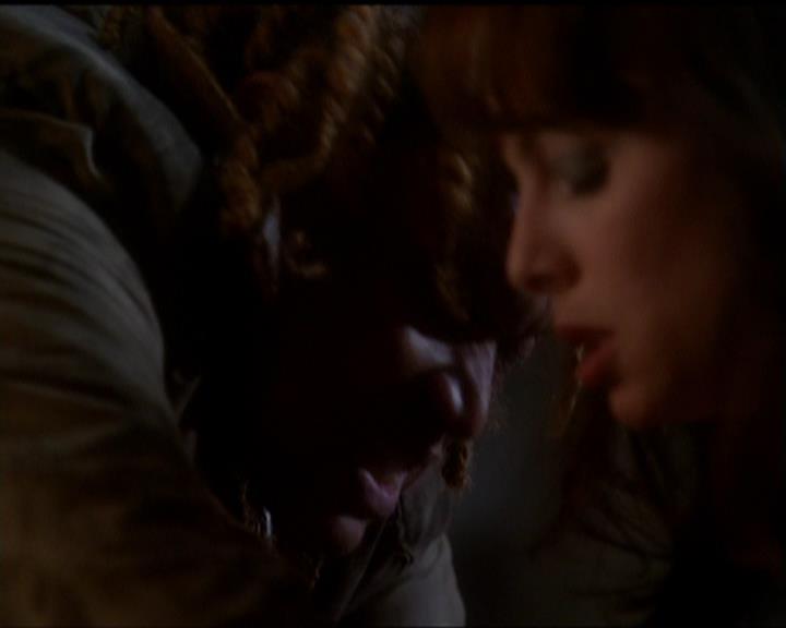 Charmed-Online_dot_net-5x03SirensSong1203.jpg