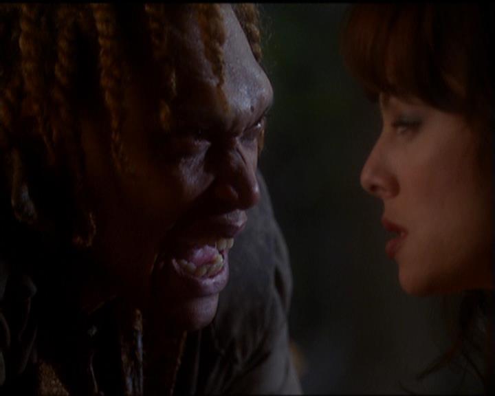 Charmed-Online_dot_net-5x03SirensSong1207.jpg
