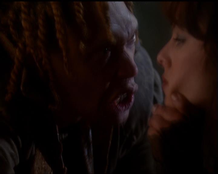 Charmed-Online_dot_net-5x03SirensSong1209.jpg