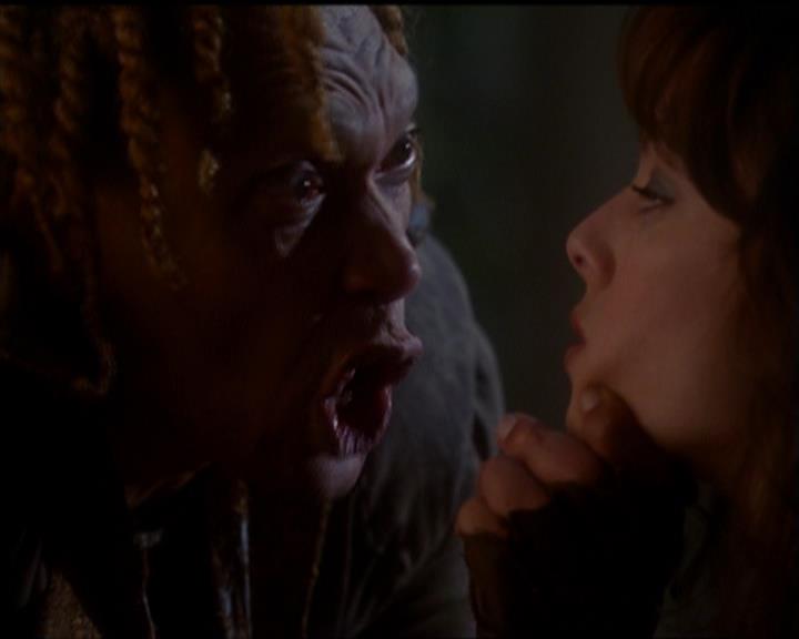 Charmed-Online_dot_net-5x03SirensSong1211.jpg