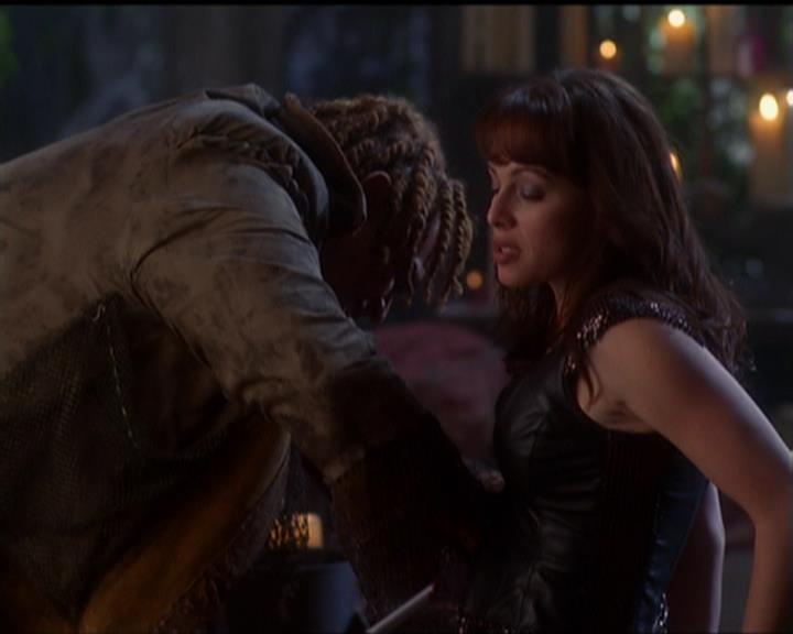 Charmed-Online_dot_net-5x03SirensSong1215.jpg