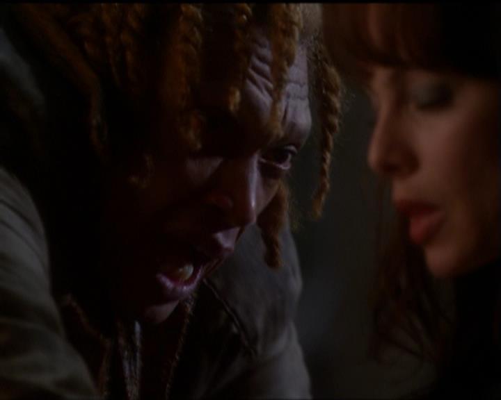 Charmed-Online_dot_net-5x03SirensSong1219.jpg