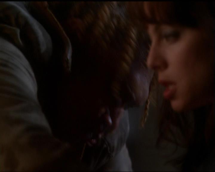 Charmed-Online_dot_net-5x03SirensSong1221.jpg