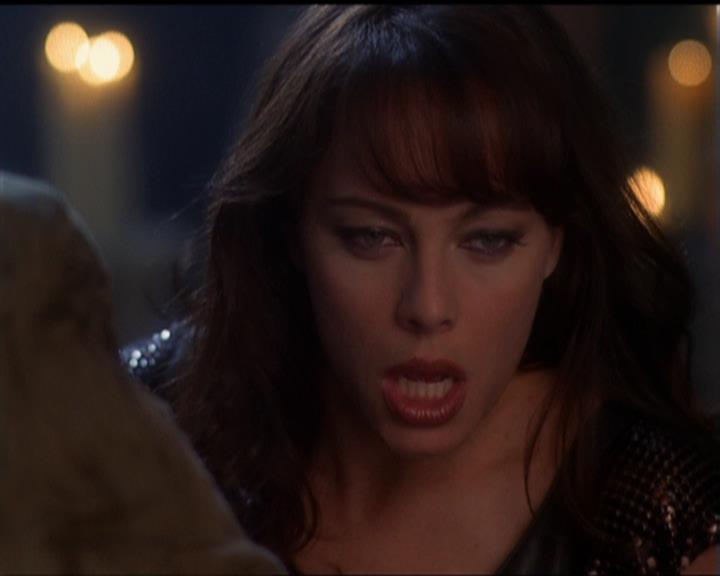 Charmed-Online_dot_net-5x03SirensSong1225.jpg