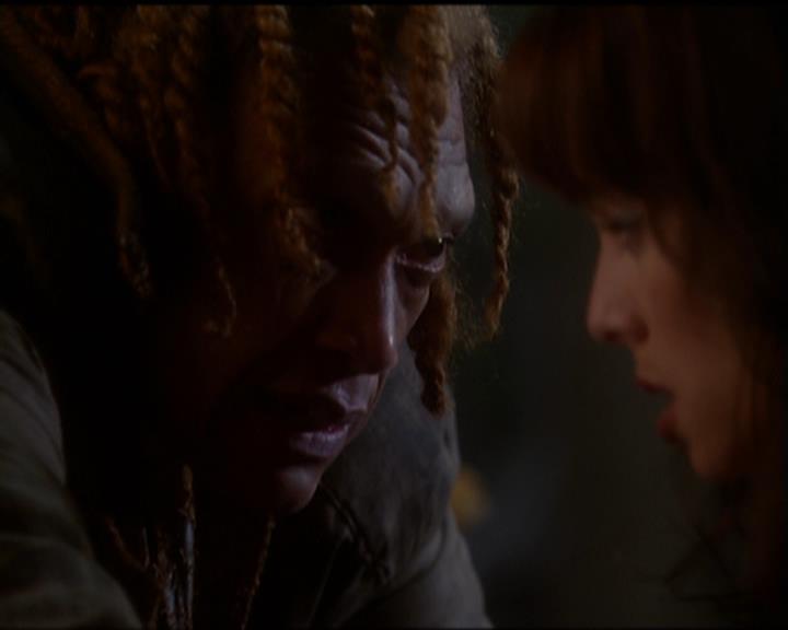Charmed-Online_dot_net-5x03SirensSong1227.jpg